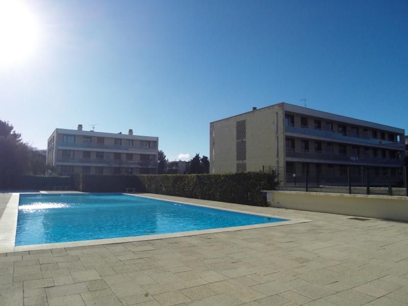 résidence avec piscine La comtesse appartement 2 pièces à la location avec un jardin calme