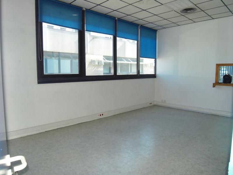A la location à Châteauneuf les Martigues 13220 local commercial zone d'activité de la Valampe
