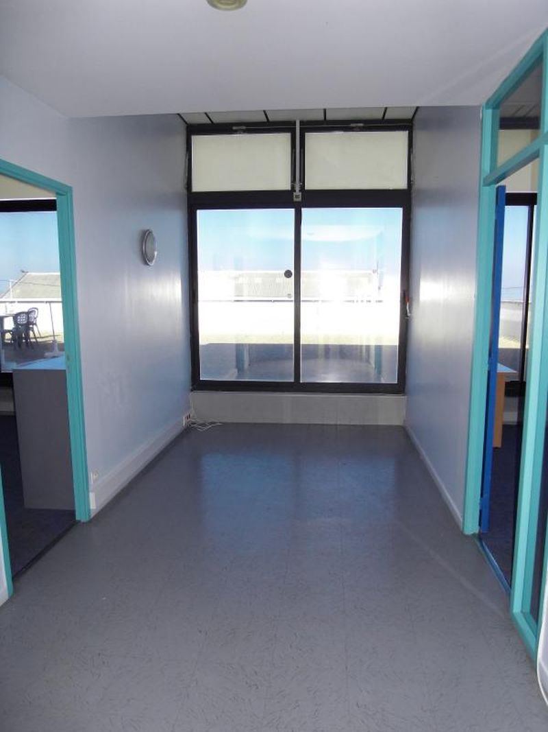 A la location à Châteauneuf les Martigues 13220 local commercial zone d'activité de la Valampe