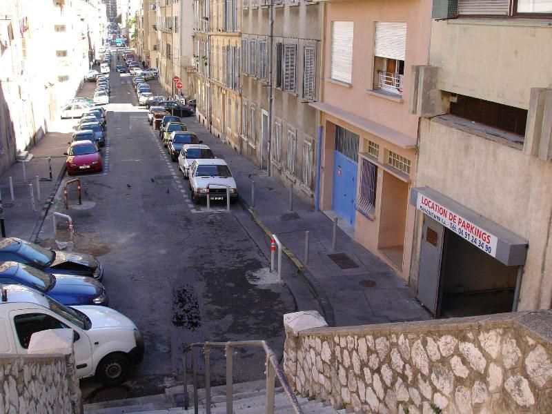 Parking pour 2 roues à louer aux Catalans 13007 Marseille