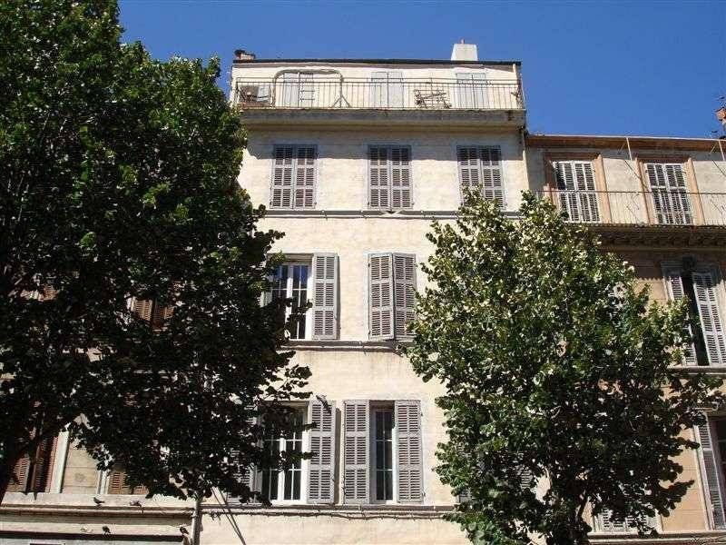 A louer T3 rénové  70 m² Cours Julien 13006 Marseille