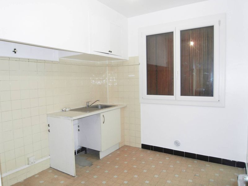 A la location Cinq Avenues T3 MARSEILLE 13004 64 m²