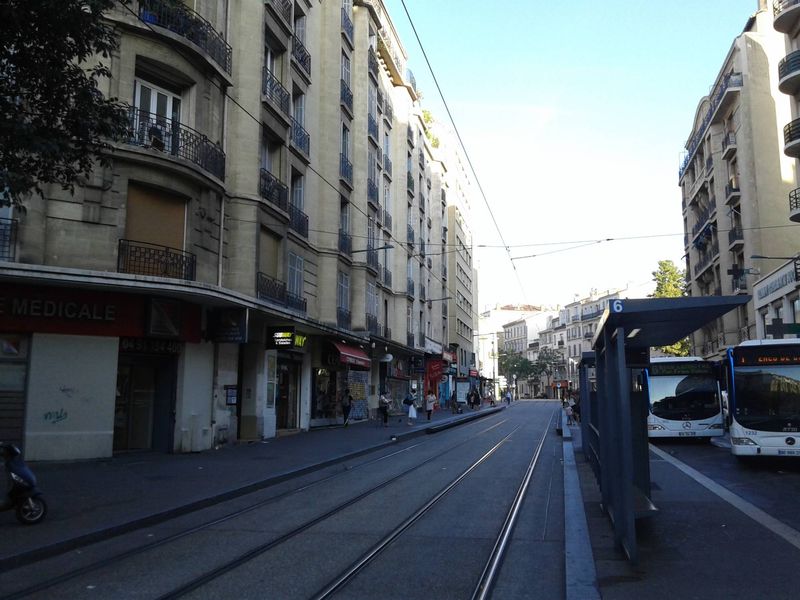 A louer Cinq Avenues 13004 Marseille Local commercial 60 m²