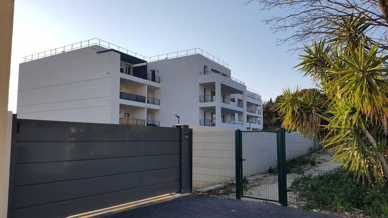 Provencia gestion vous présente à la location dans une résidence neuve un studio de 34 m² avec terrasse et place de parking privative en sus