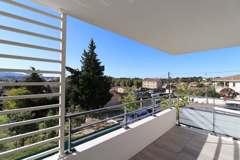 terrasse 9 m² A louer dans résidence neuve appartement 3 pièces de 59 m² avec terrasse et place de parking privative Château Gombert 13013 Marseille