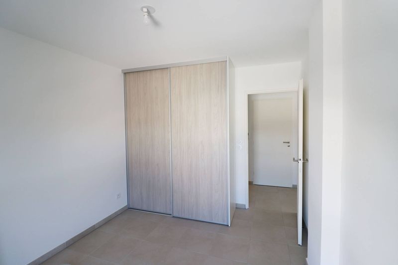 chambre avec placard A louer dans résidence neuve appartement 3 pièces de 59 m² avec terrasse et place de parking privative Château Gombert 13013 Marseille