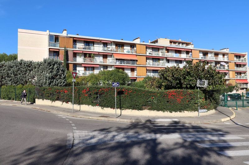 salle de douche A louer appartement 3 pièces de 63,31 m2 13400 Aubagne