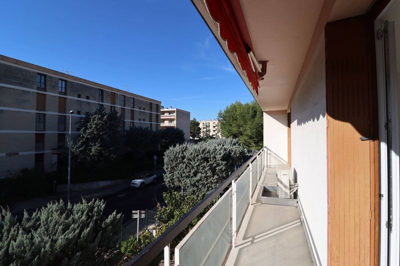 balcon salle de douche A louer appartement 3 pièces de 63,31 m2 13400 Aubagne
