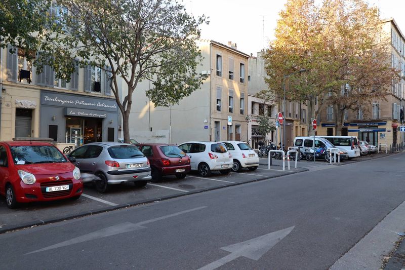 A louer Timone/facultés T1 en RDC avec veranda Entièrement rénové
