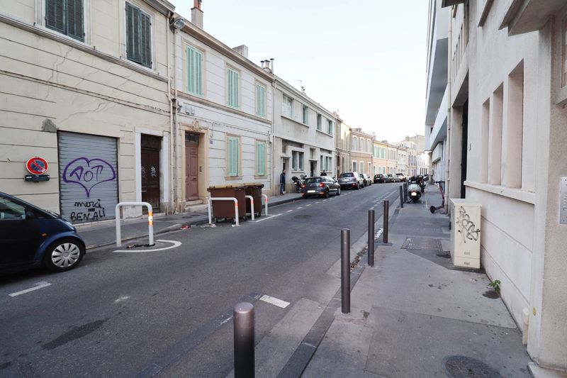 A louer Timone/facultés T1 en RDC avec veranda Entièrement rénové