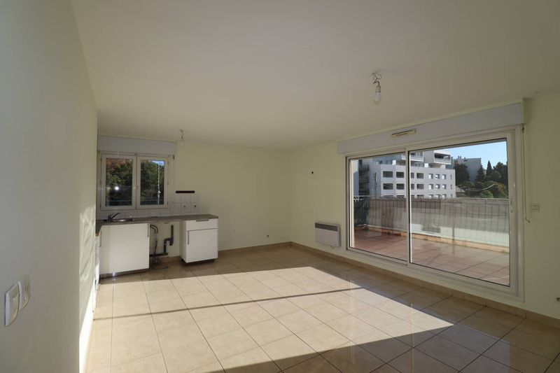 appartement de  pièces de  m² à louer avec belle terrasse