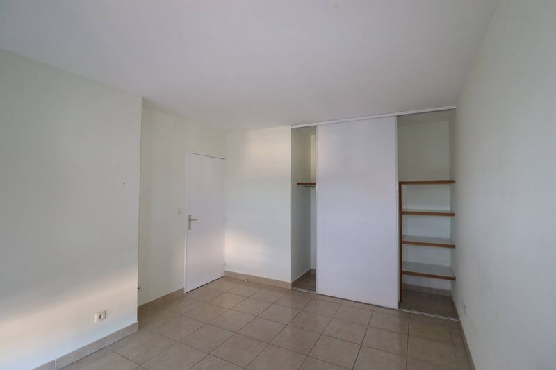 CHAMBRE appartement de  pièces de  m² à louer avec belle terrasse