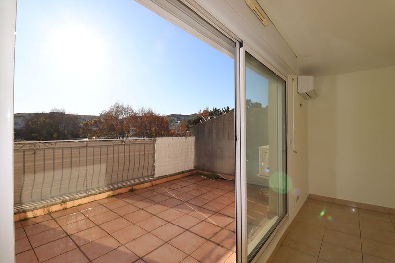 A la location 13013 Marseille / limite ALLAUCH type 2 de 55 m² avec terrasse proche des commerces