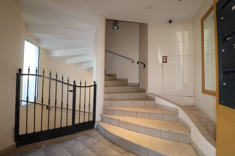 PARTIE COMMUNE appartement de  pièces de  m² à louer avec belle terrasse