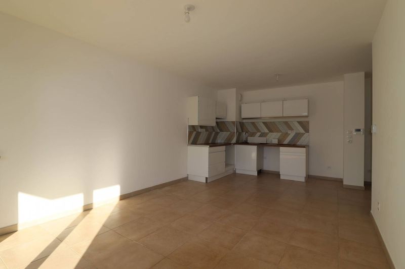 A louer dans résidence neuve appartement 3 pièces de 57 m² avec terrasse et place de parking double 13127 Vitrolles