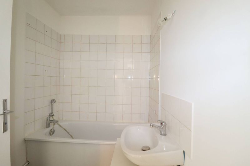 A louer Maison de ville 4 pièces de  70 m² avec terrasse de 47 m² 13127 Vitrolles