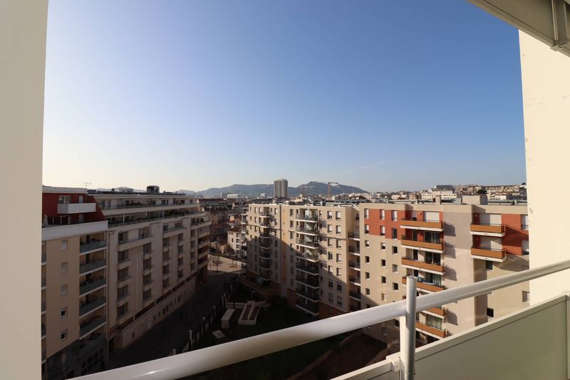 vue dégagée A louer appartement 30 m² avec terrasse Parc du 26ème Centenaire / Rouet 13008 Marseille