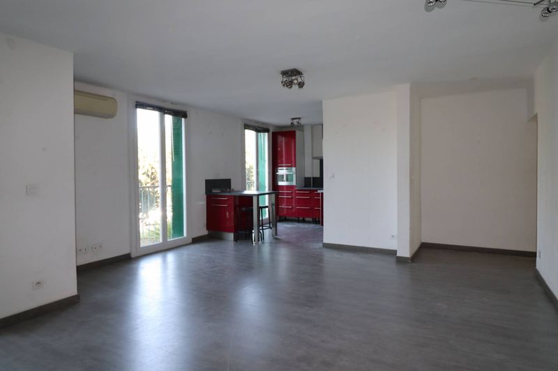 A louer Grand T2 de 56 m² entièrement rénové avec cave et stationnement facile Bois Lemaitre 13012 Marseille