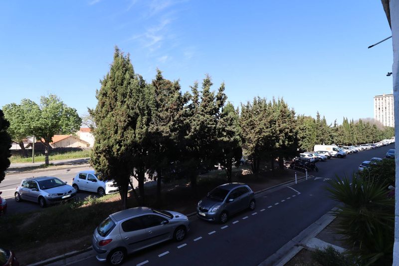 A louer Grand T2 de 56 m² entièrement rénové avec cave et stationnement facile Bois Lemaitre 13012 Marseille