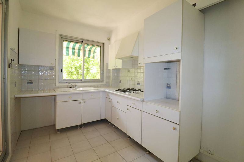 cuisine A louer appartement 3 pièces 72 m² avec terrasse de 105 m² Saint Barnabé 13012 Marseille