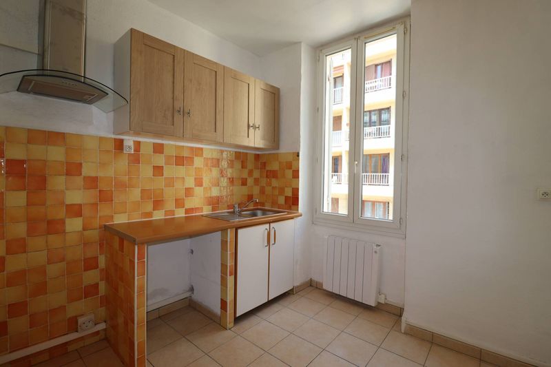 A louer T1 Baille Castellane 13006 Marseille