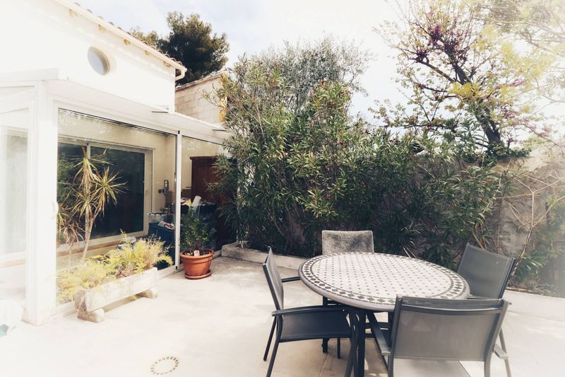 terrasse Location meublée maison de 50 m² avec terrasse et place de parking privative secteur de Saint Julien 13012 Marseille