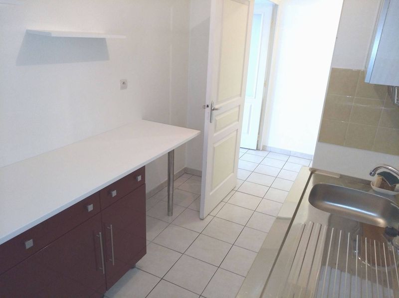 A louer Blancarde 13004 appartement 3 pièces de 60 m² avec terrasse et parking privatif