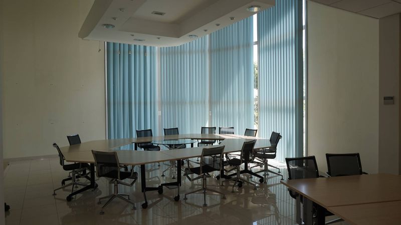 A louer Rousset 13790 Bureaux de standing avec parking