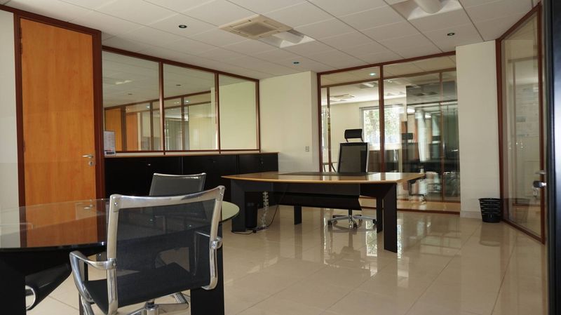 A louer Rousset 13790 Bureaux de standing avec parking