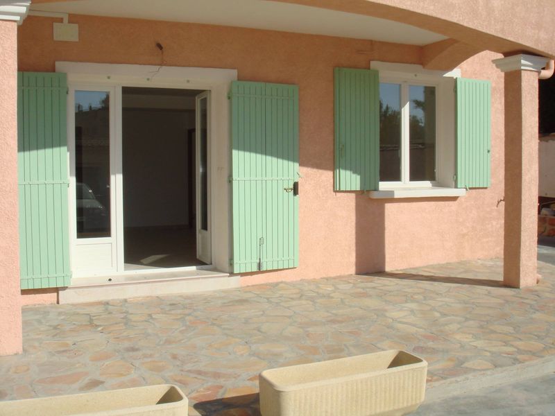 terrasse  T3 en RDC d'une maison avec terrasse et place de parking privative 13012 Saint Barnabé
