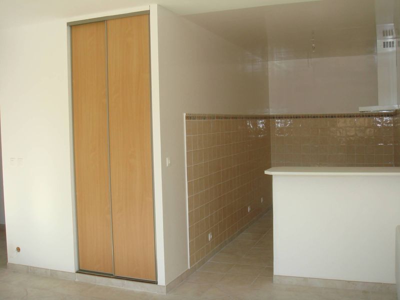 cuisine  T3 en RDC d'une maison avec terrasse et place de parking privative 13012 Saint Barnabé