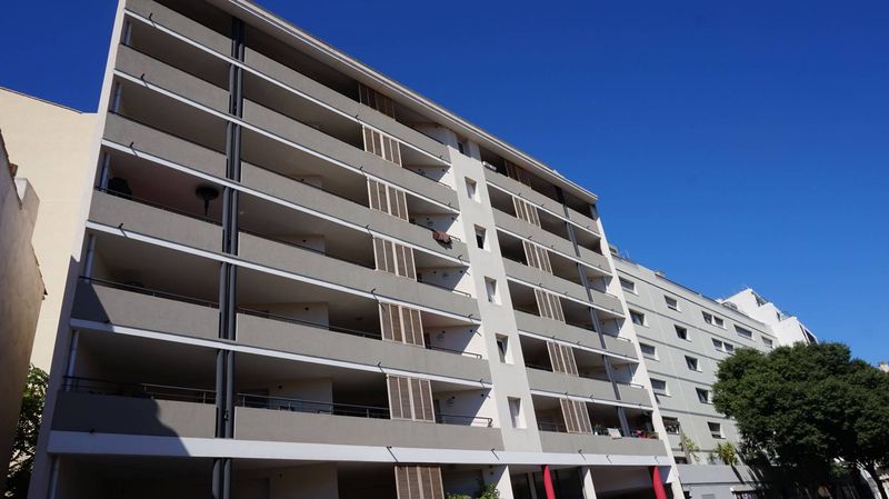 A louer garage rue du Rouet 13008 Marseille