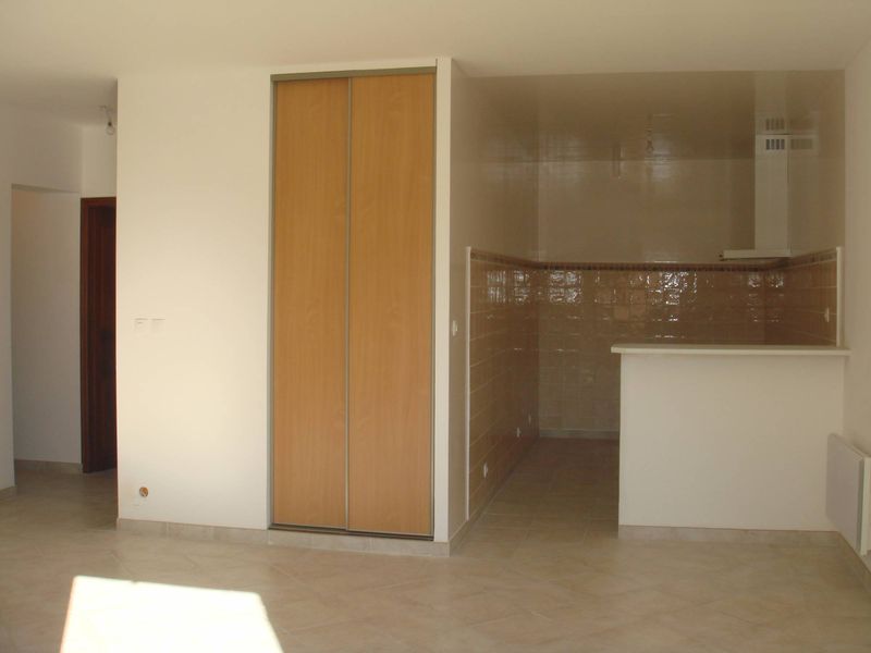 A la location 13012 Saint Barnabé/Saint Jean du désert T3 bas de villa + pkg