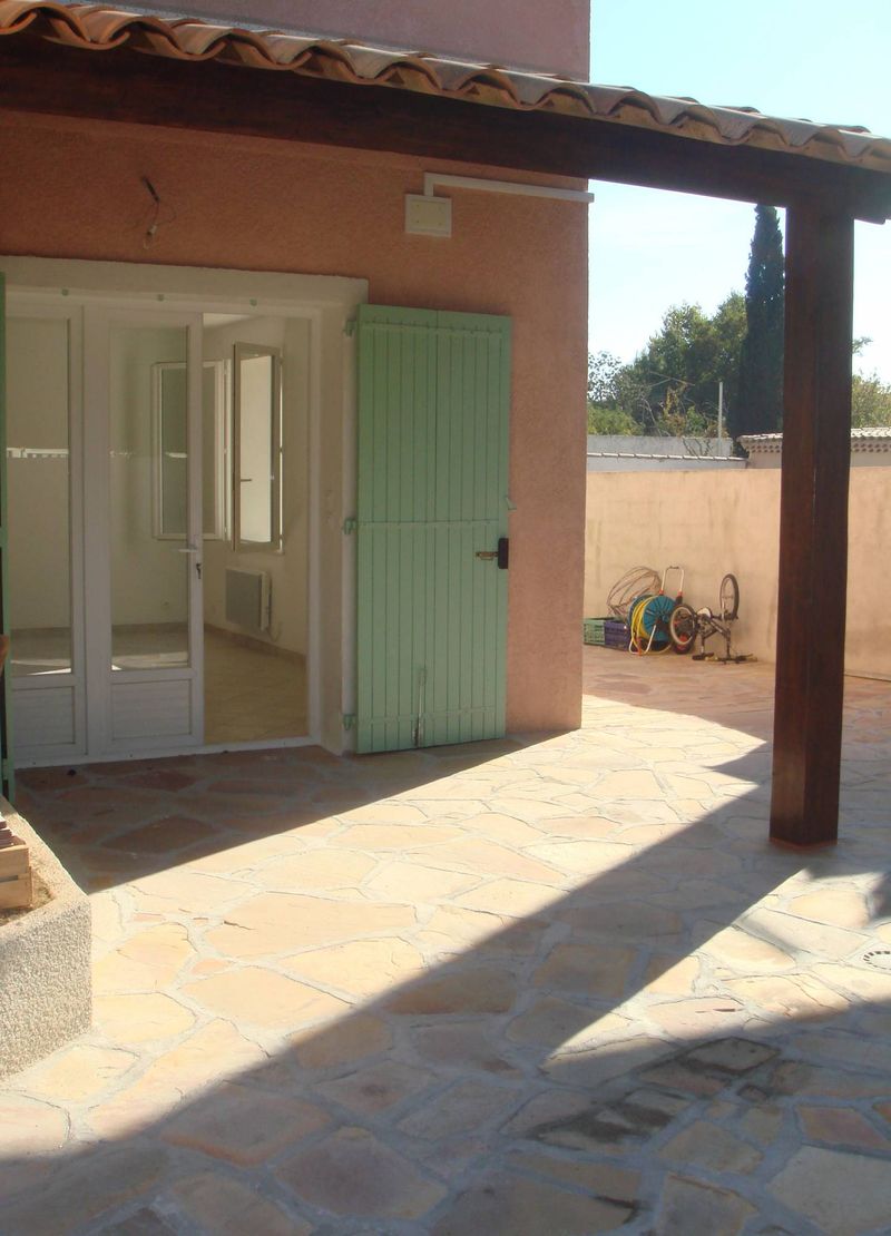 A la location 13012 Saint Barnabé/Saint Jean du désert T3 bas de villa + pkg