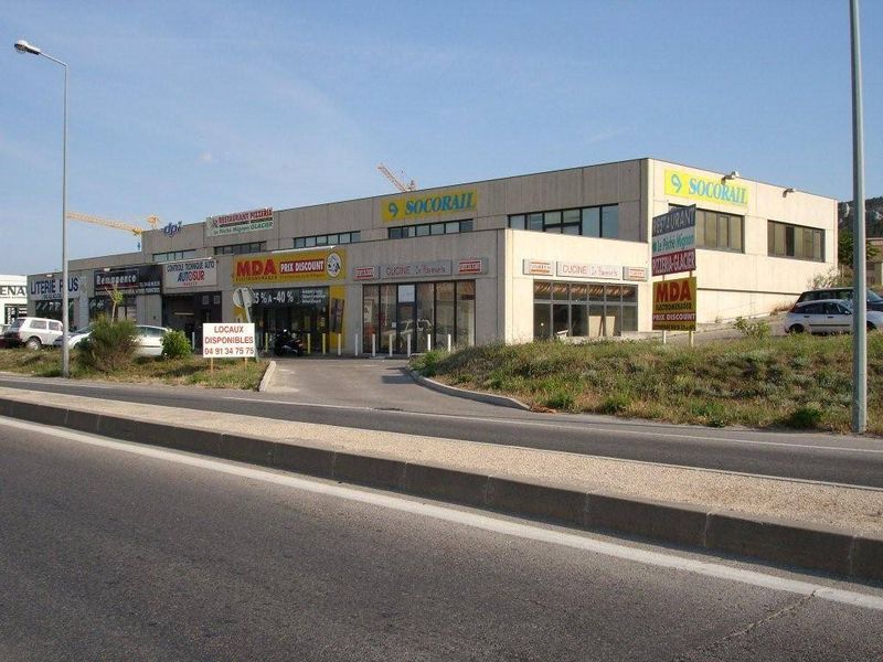 A louer local 250 m² avec vitrine zone d'activité commerciale de la Valampe CHÂTEAUNEUF-LES-MARTIGUES (13220)
