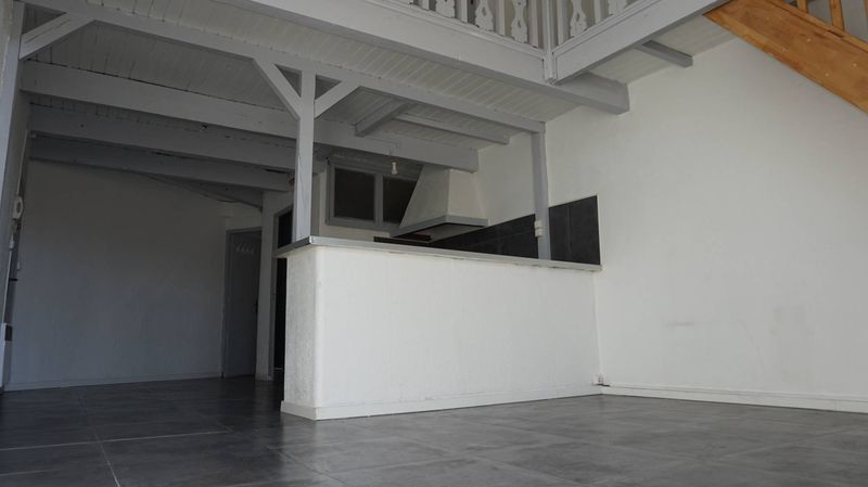 A louer Marseille 13013 Croix Rouge T2 en mezzanine de 52 m²