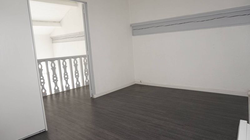 A louer Marseille 13013 Croix Rouge T2 en mezzanine de 52 m²