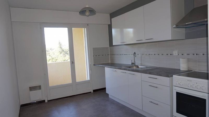 cuisine aménagée séparée Type 2 à louer Montolivet 13012