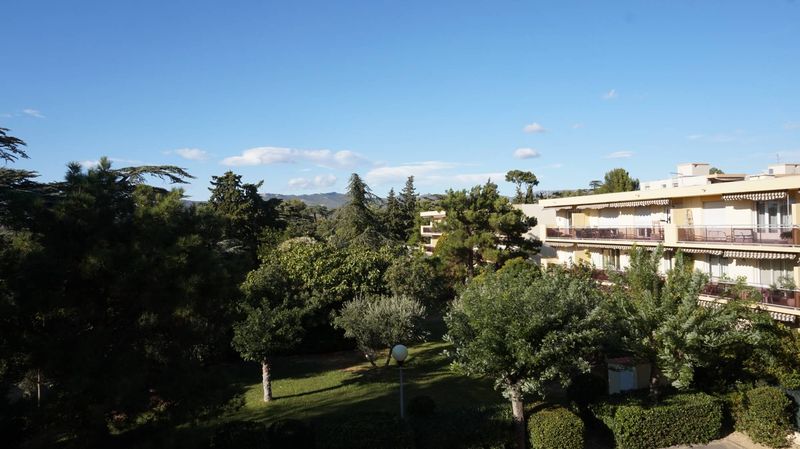 vue dégagée appartement 2 pièces de 52 m² à louer Montolivet Marseille 13012