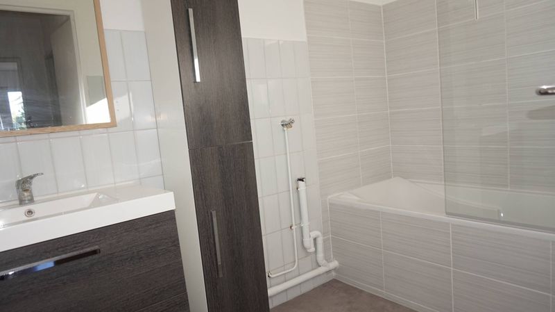 salle de bain rénovée dans appartement 2 pièces à louer proche du Parc de la Molline 13012 Marseille Quartier Montolivet