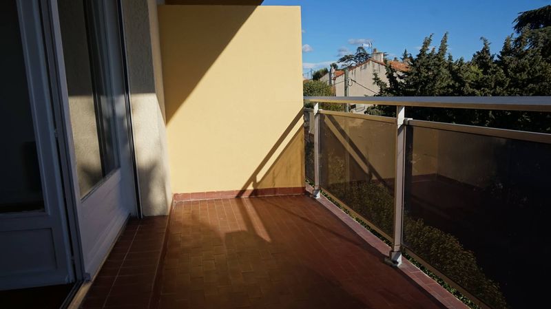 belle terrasse pour ce type 2 à  louer Montolivet 13012