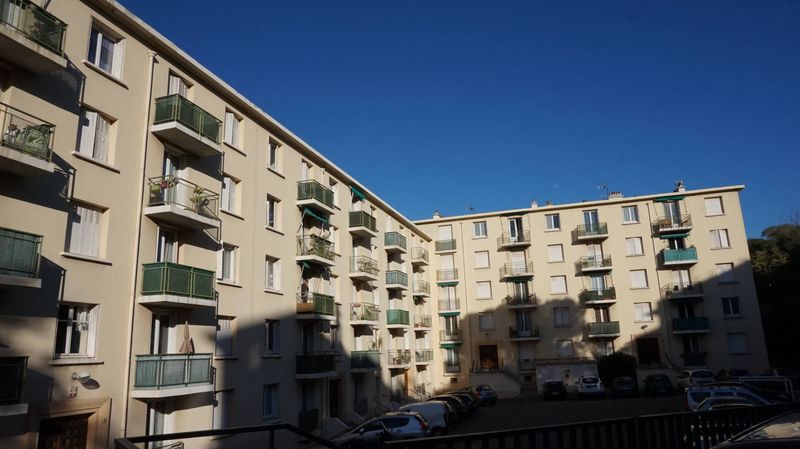 résidence Appartement t2 à louer les Chartreux 13004 Marseille cave et stationnement