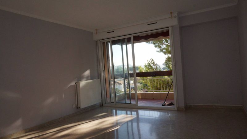 A la location 13012 Saint Barnabé T4 de 70 m² avec place de parking privative