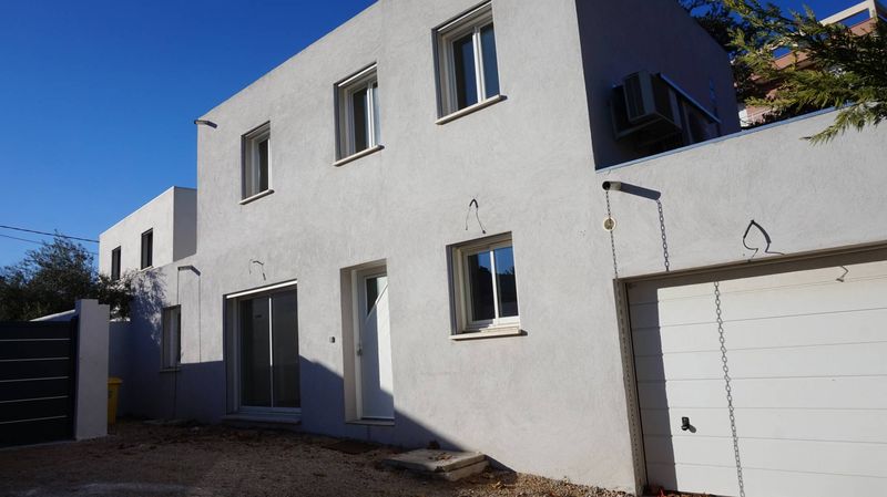 A la location ,Villa T5 4 chambres de 111 m² Beaumont 13012 Marseille