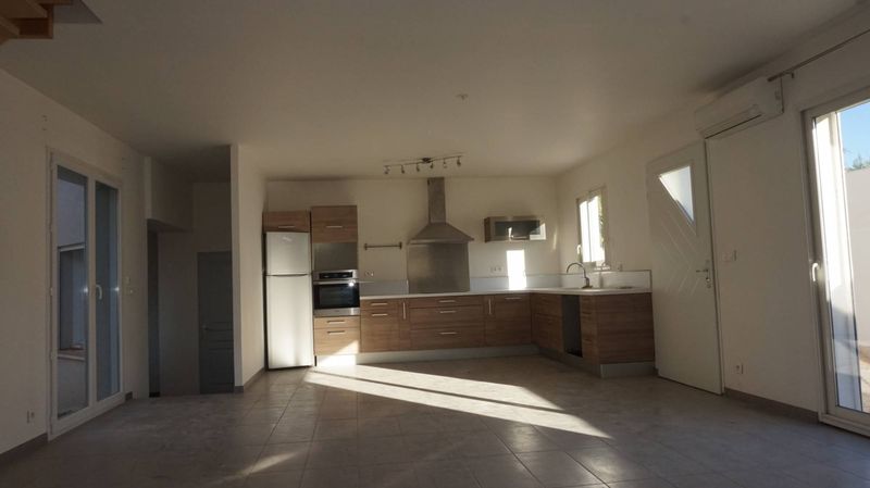 A la location ,Villa T5 4 chambres de 111 m² Beaumont 13012 Marseille