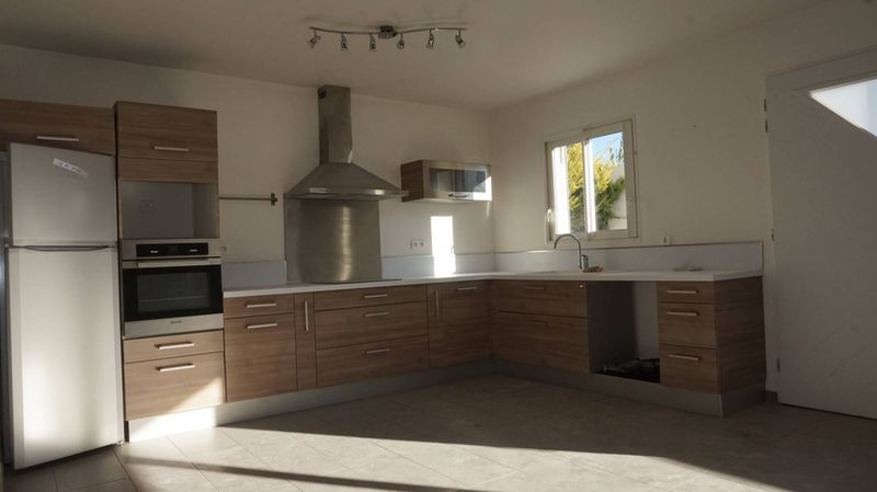 A la location ,Villa T5 4 chambres de 111 m² Beaumont 13012 Marseille