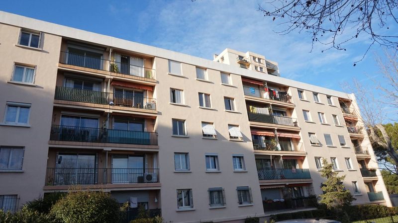 A la location 13012 Bois Lemaitre/La Pignatelle T3 rénové de 55 m² avec place de parking privative
