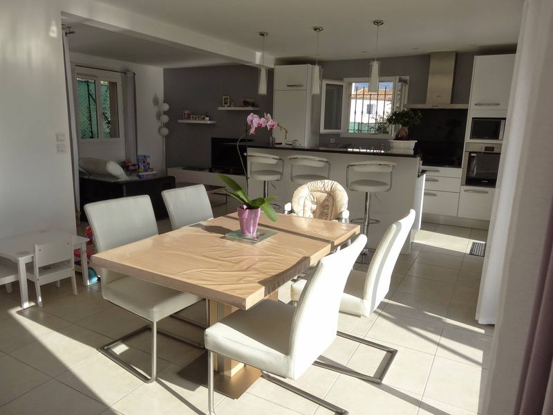 location maison 13011 les accates avec jardin et piscine