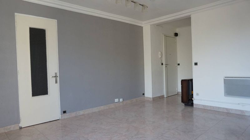 Pour tout renseignement complémentaire sur la location de cet appartement de type 4 avec 3 chambres sur le secteur du 14ème arrondissement de Marseille vous pouvez joindre l'agence immobilière Provencia au 04.91.34.30.00.