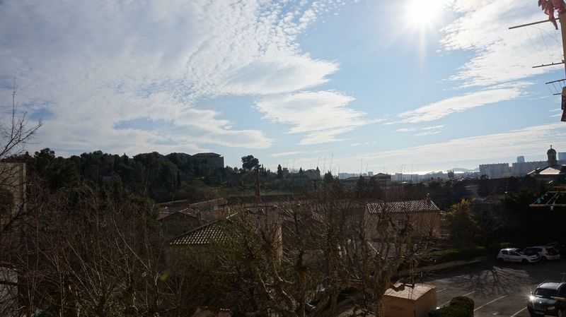 Vue dégagée pour ce type 4 à louer 13014 Marseille le merlan